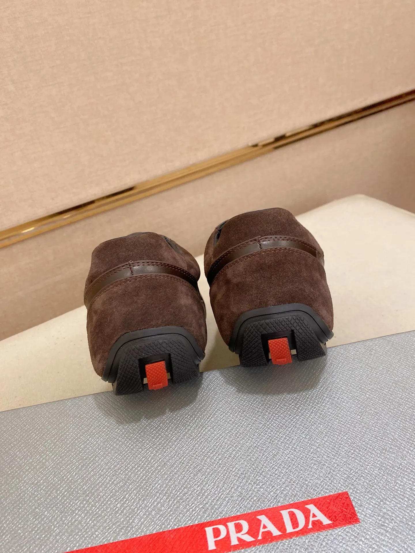 Men's shoes 💰 480💰 ✔️✔️✔️Top high version High-quality new PRADA (Prada) counters are launched at the same time. The new men's shoes and 😘fabrics are purely handmade in Niujing. Lining: Full cowhide lining. 👍🏿High-end☄️Open-molded non-slip rubber outsole, exquisite lines, simple and elegant, comfortable and high-end for leisure travel. Code number: 38-44. Can be customized45